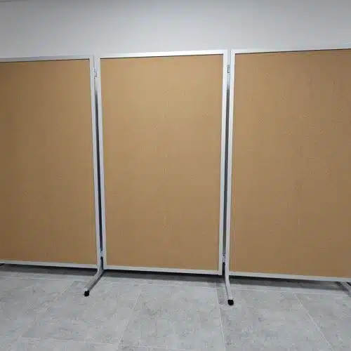 Ścianka korkowa z ekspozycji 3 panele